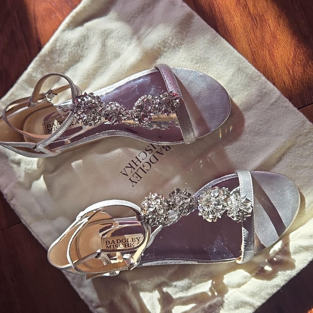 Badgley Mischka Glittering Silver Sandals Sz 8